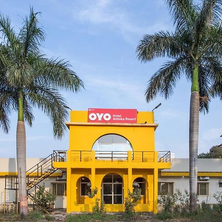 Oyo 18571 Ashoka Resort Индор Екстериор снимка