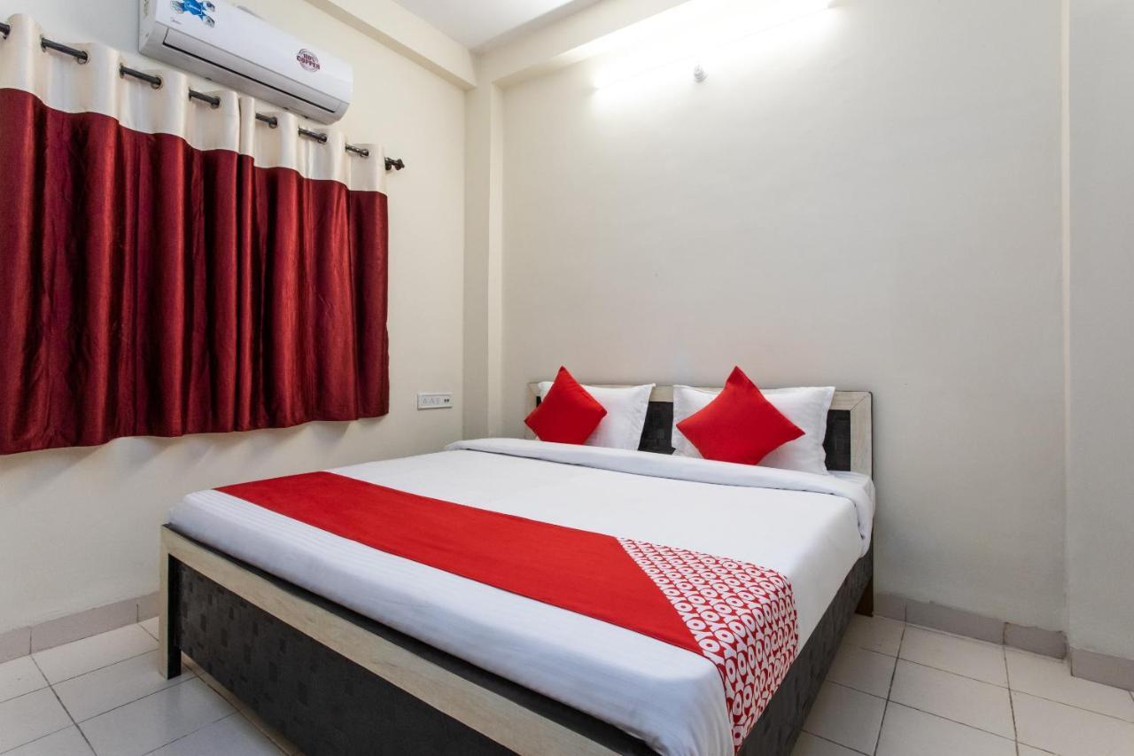 Oyo 18571 Ashoka Resort Индор Екстериор снимка