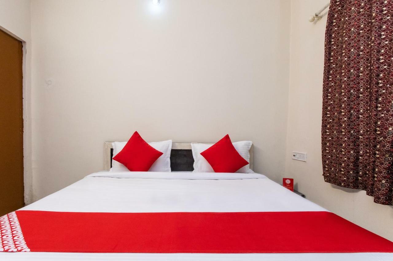 Oyo 18571 Ashoka Resort Индор Екстериор снимка