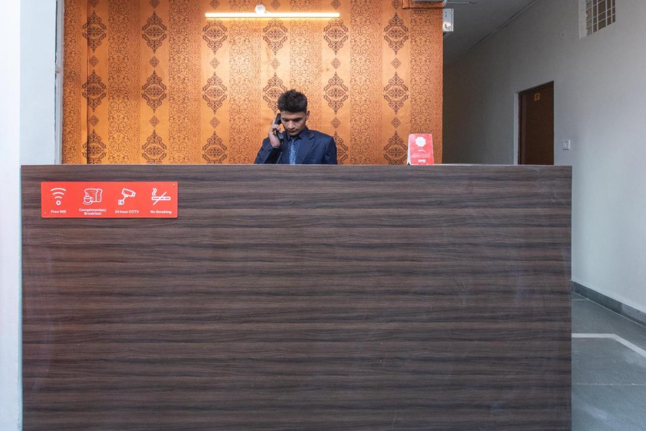 Oyo 18571 Ashoka Resort Индор Екстериор снимка
